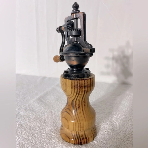 Handmade Antique Style Carved Wood Pepper Mill Pepper  Grinder - Picture 6 of 16